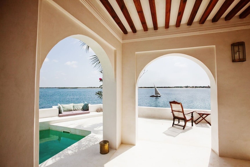 Lamu coastal house with blue water